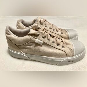 NWOT Nike Court Legacy Canvas